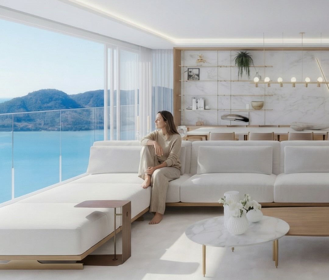 Interior de imóvel no litoral com vista para o mar